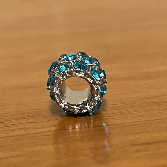 💕 3/$10 Blue Rhinestone Sliding Charm - Picture 3 of 4